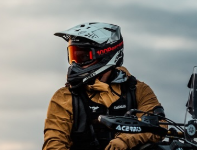 Догляд за мотошоломом